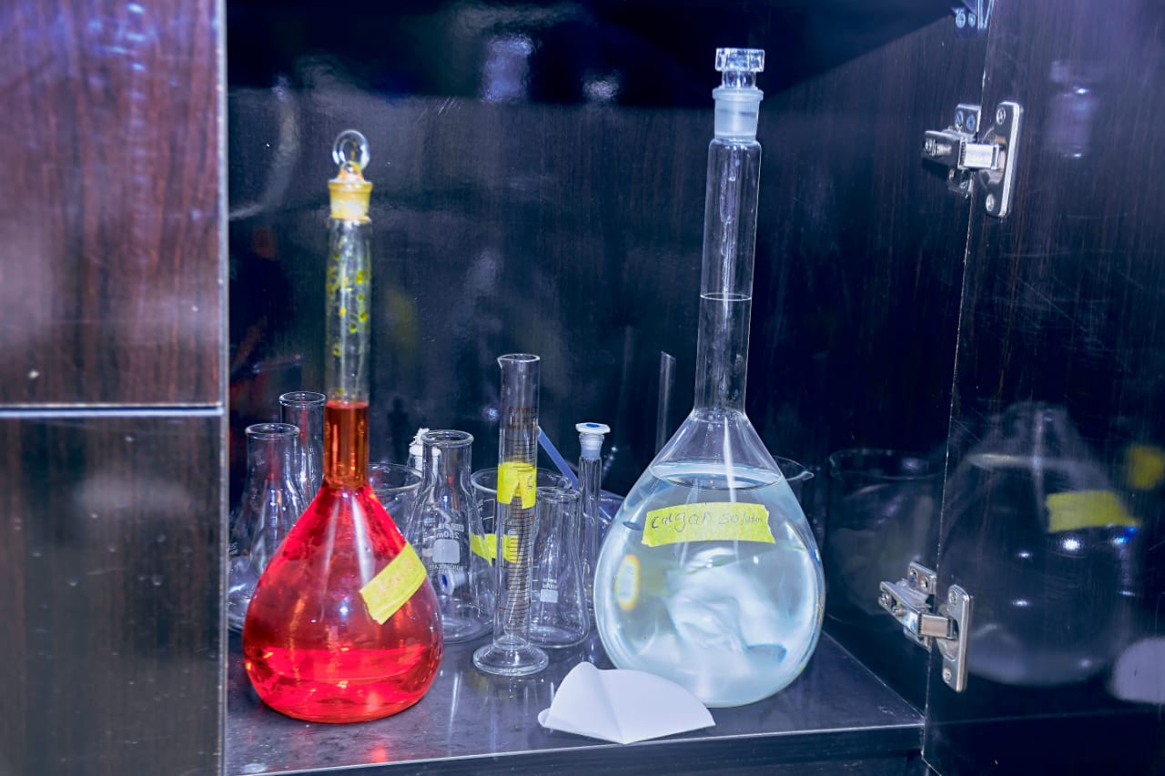 Laboratory benches