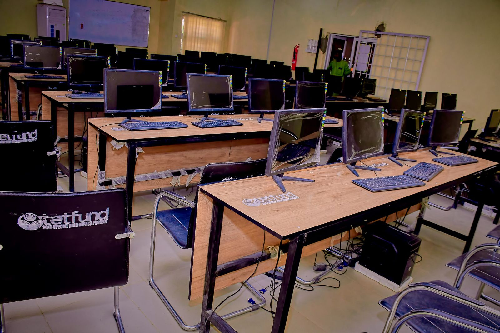 Computer laboratory workstations